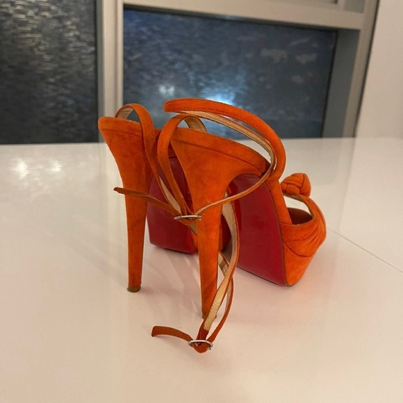 Red Christian Louboutin Heels 👠 - Picture 2 of 2